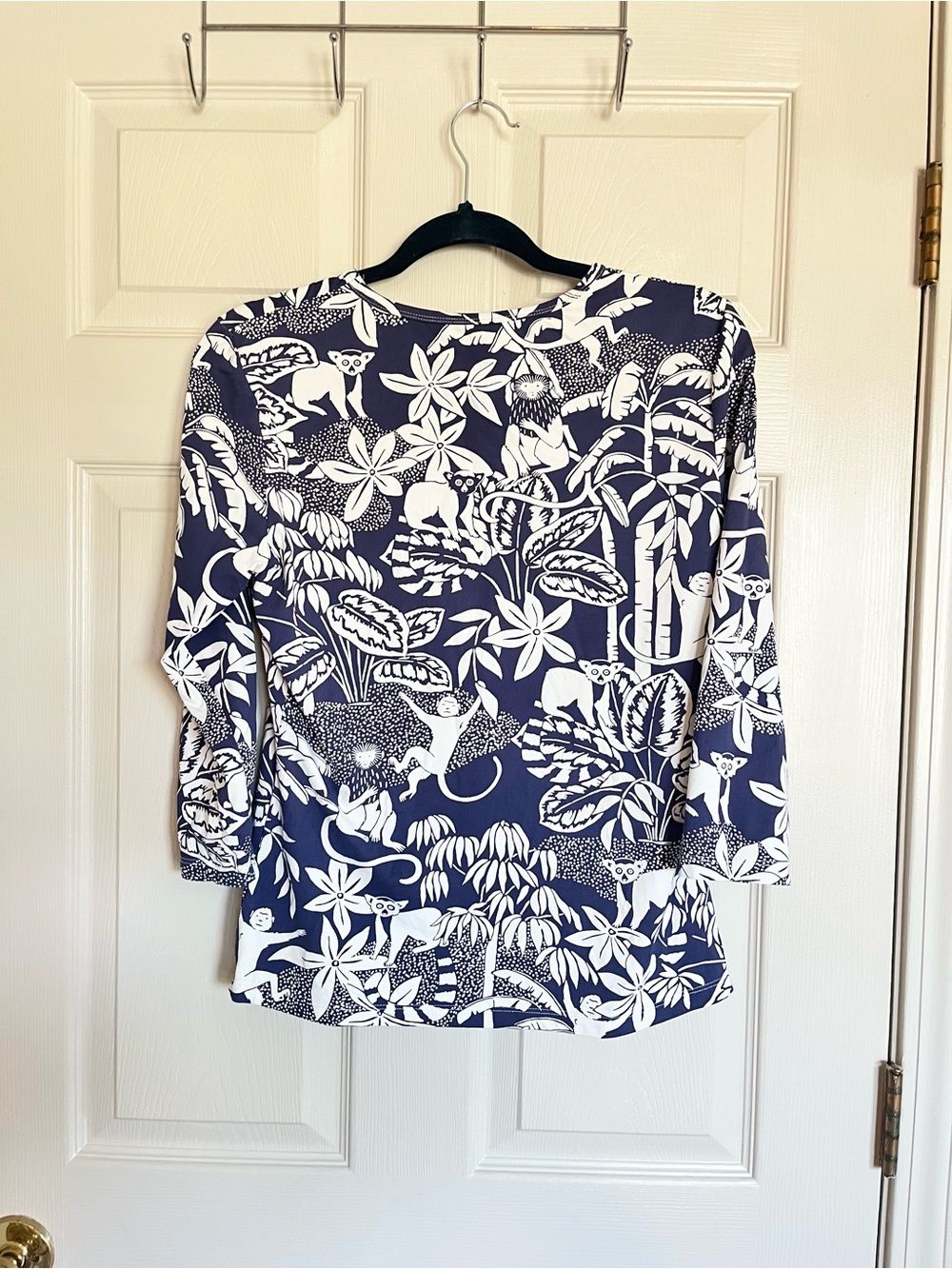 J. McLaughlin Navy Floral Print Scoop Neck Top - Picture 4 of 4